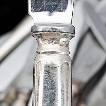 KNIVAR, 30 st, silver och stål, de flesta CG Hallberg Stockholm, MGAB Uppsala, 1939-1950-tal tot.vikt ca1500g.