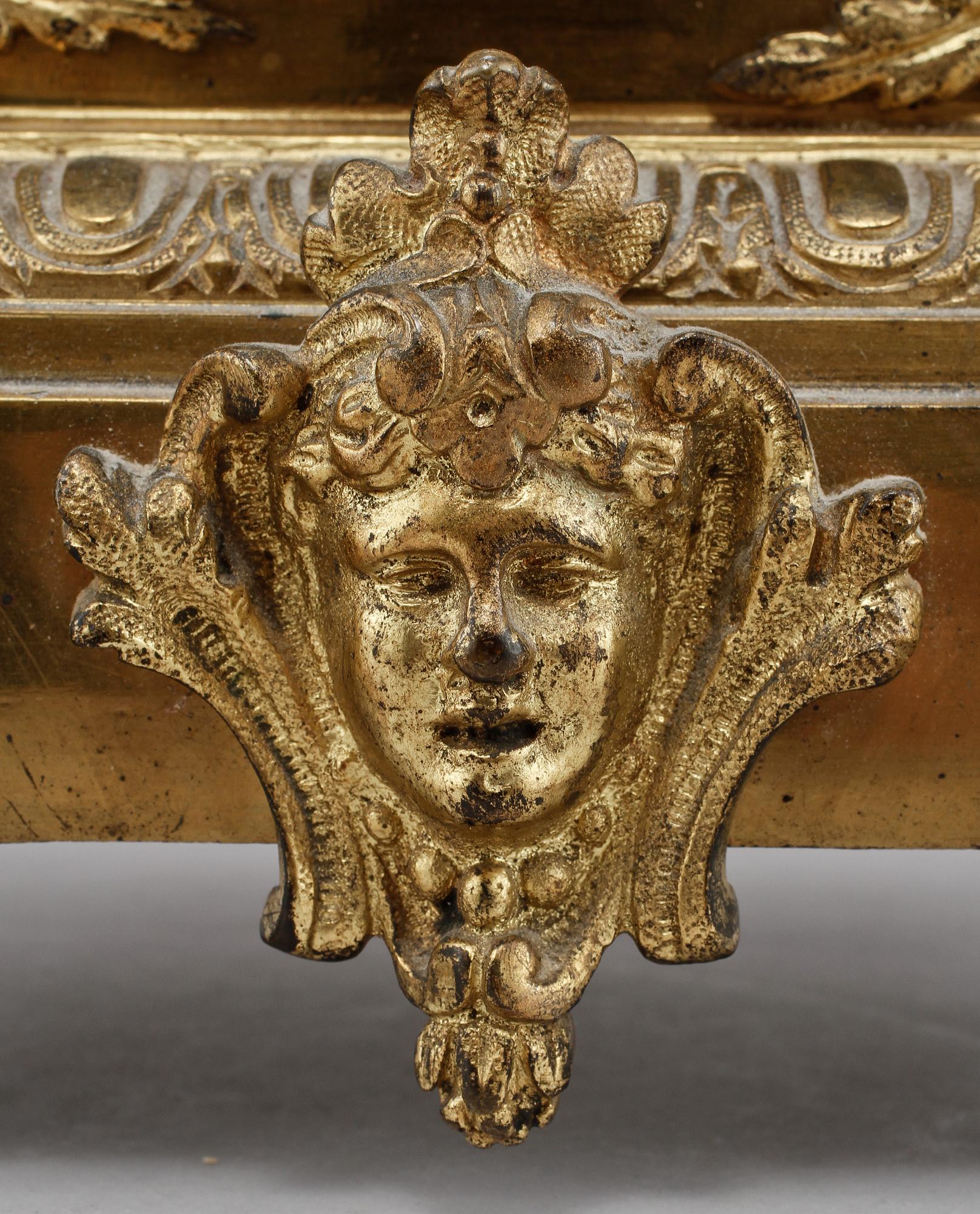 BORDSUR, gulmetall, omkring 1900.