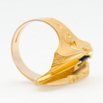 BJÖRN WECKSTRÖM, RING, "Tourmaline river", 14K gold, tourmaline crystal. Lapponia 1978.