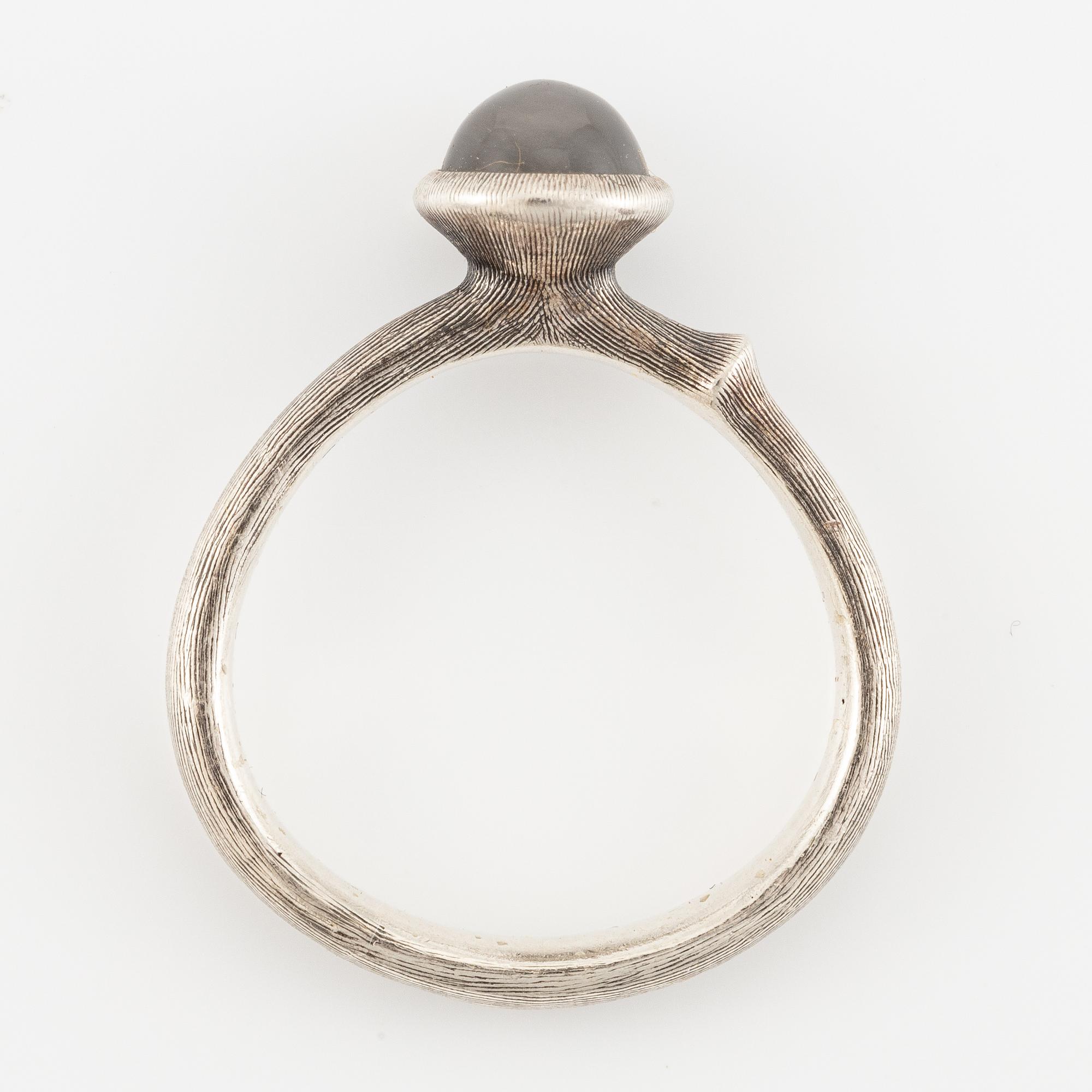 Ole Lynggaard, ring, "Lotus", silver, with cabochon-cut grey moonstone.
