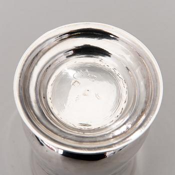 MUGG i sterling silver, stämplad JC, möjligen John Carman, London 1729.
