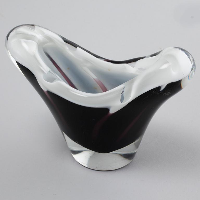 PAUL KEDELV, skålar, 2 st, samt vas, "Coquille" Flygsfors, 1950/60-tal.