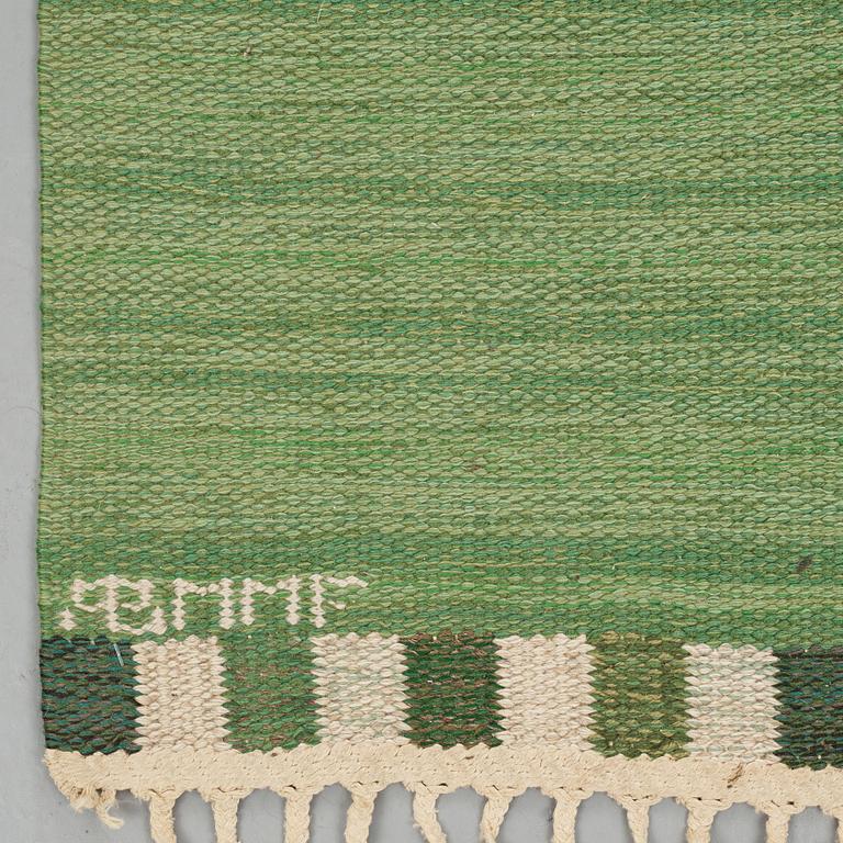 Marianne Richter, Matta, "Muren grön", rölakan, ca 250,5-254,5 x 172-173 cm, signerad AB MMF MR.