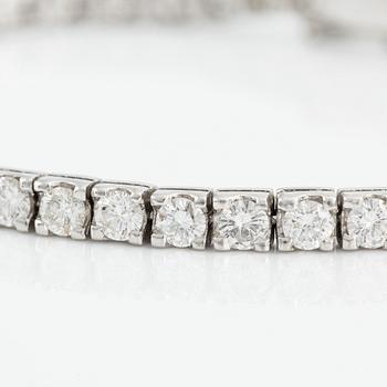Tennisarmband, vitguld med briljantslipade diamanter, totalt ca 4,80 ct.