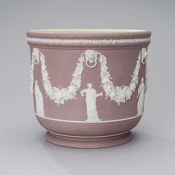 AN EARLY 20TH CENTURY WEDGEWOOD JASPERWARE JARDINIERE POT.