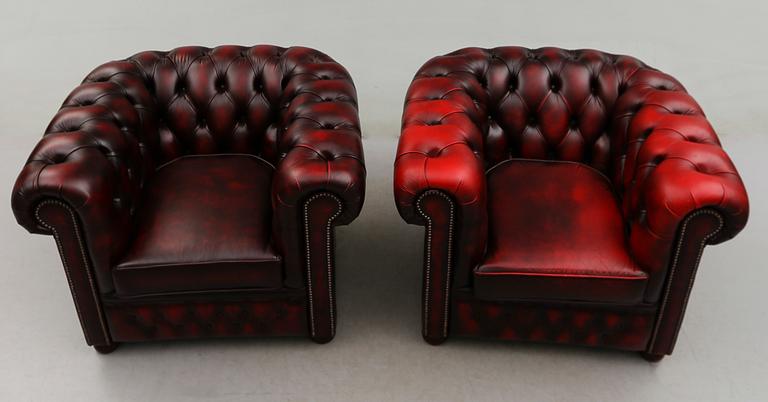 FÅTÖLJER, 1 par, Chesterfield-modell, England, 1900-talets andra hälft.