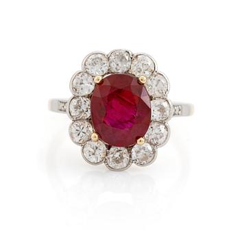 466. An 18K gold and platinum ring set with a faceted ruby weight ca 3.35 cts.