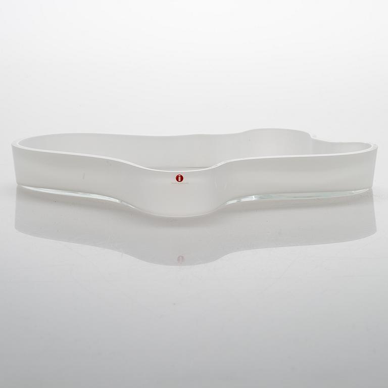 Alvar Aalto a '3028' dish signed Alvar aalto 417/1989.