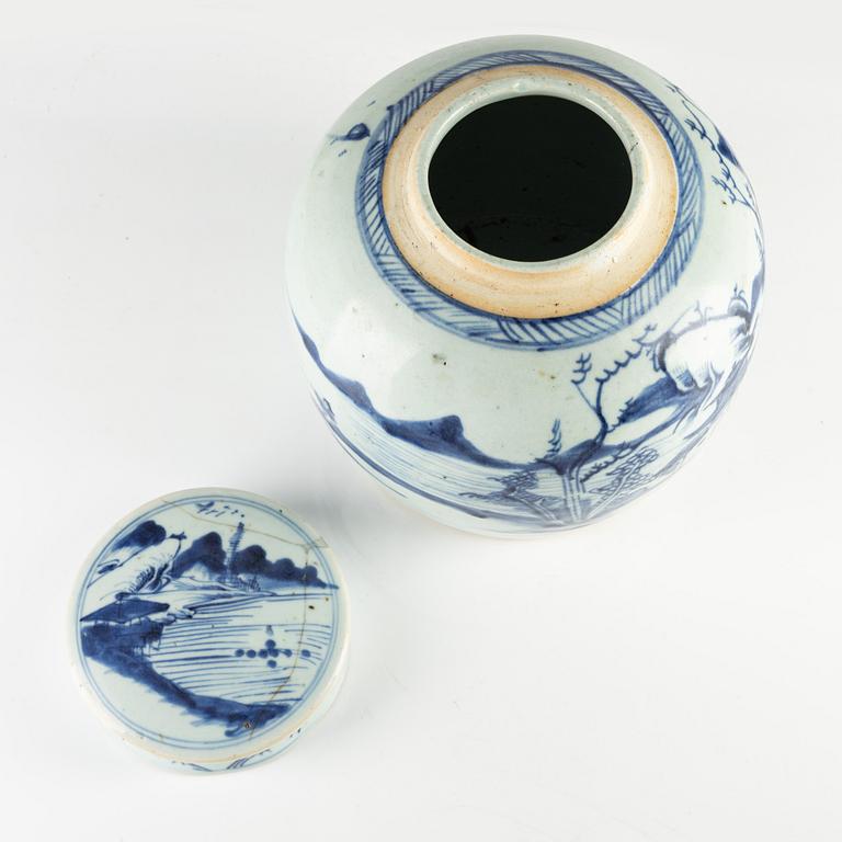 A blue and white porcelain ginger jar, China, 19th century.