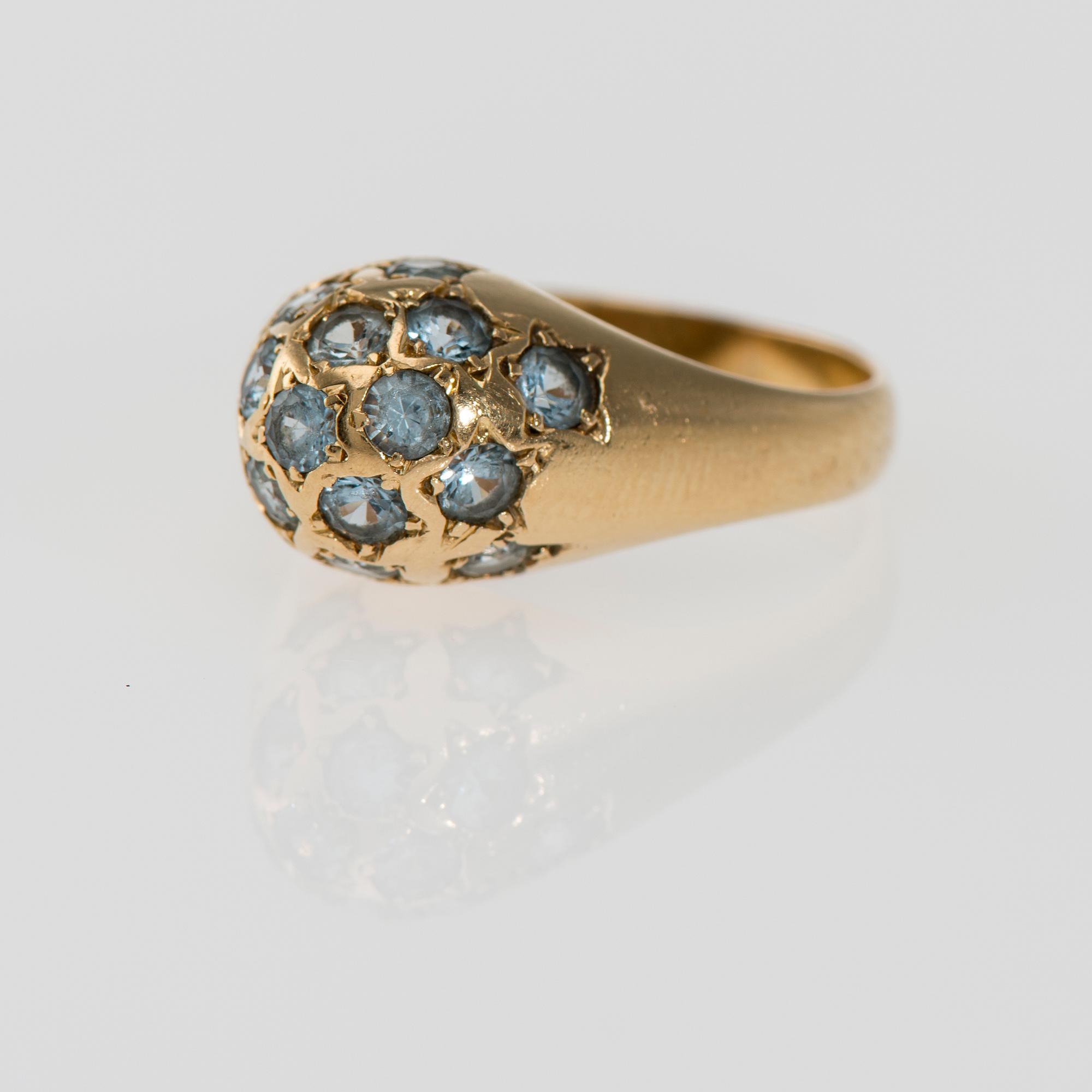 RING, 18K guld, syntetiska spineller. Vikt ca 5,6 g.