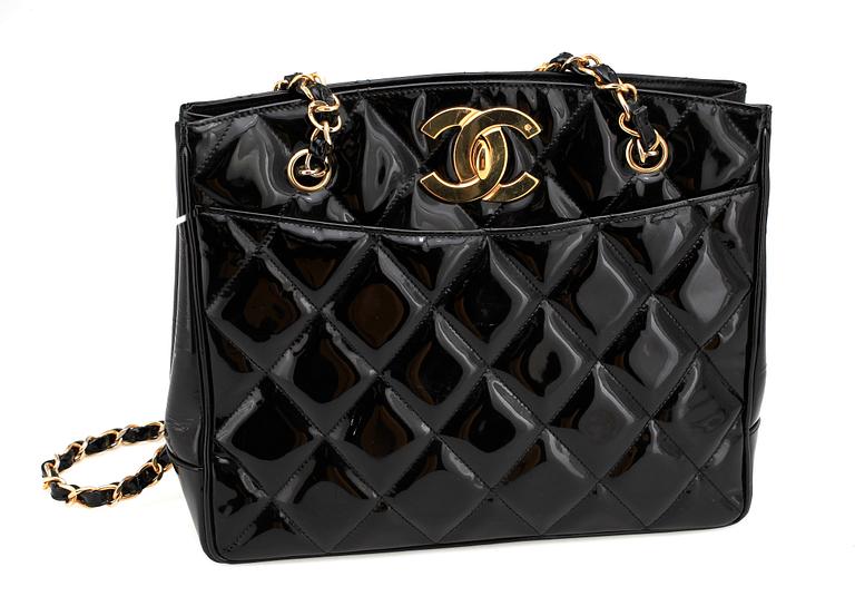 CHANEL, a black quilt leather shoulder bag, 1980's.