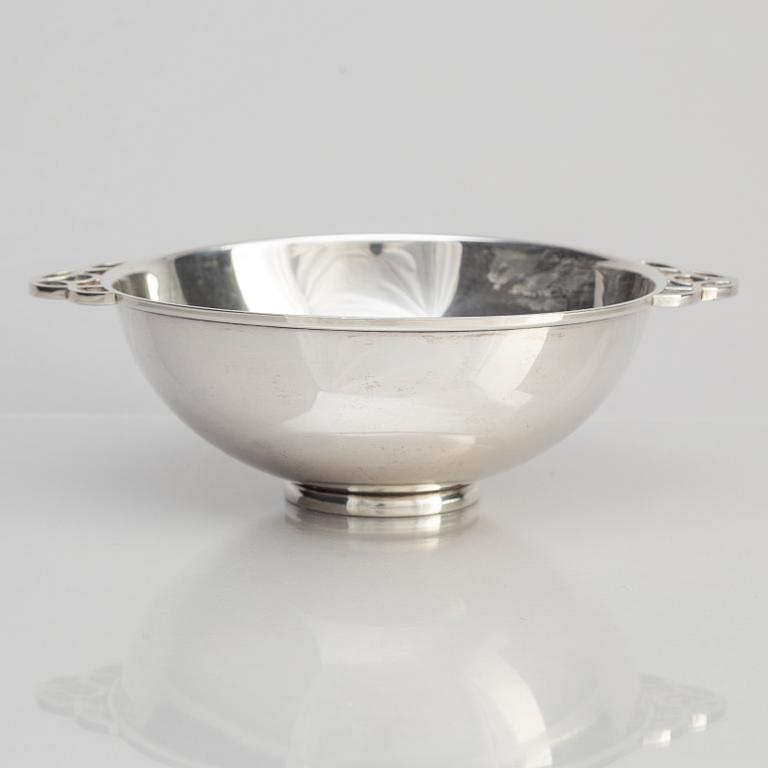 Skål med hänklar, silver, Köpenhamn 1938.