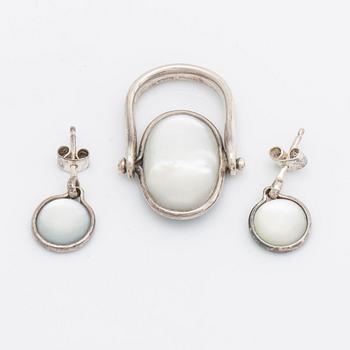 Vivianna Torun Bülow-Hübe ring och örhängen, sterling silver och abalone pärlemor.