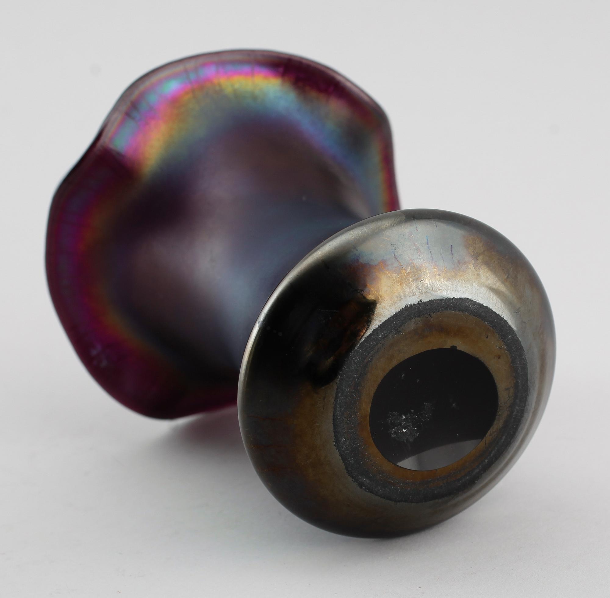 VAS, glas, möjligen Steuben, Amerika, 1900-talets första hälft.