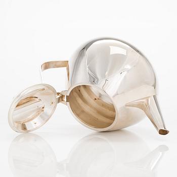 Pekka Piekäinen, a silver teapot, Tarkiainen, Helsinki 1985.