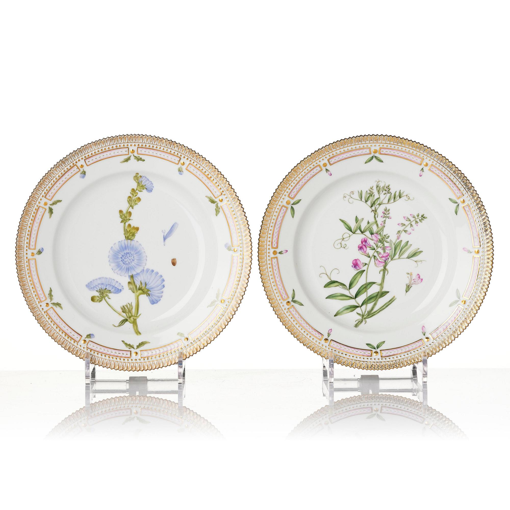 A set of 12 Royal Copenhagen 'Flora Danica' plates, Denmark, 20th century.