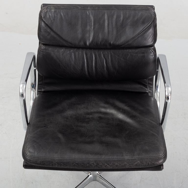 Charles & Ray Eames, an "EA 208 Soft Pad Chair", Herman Miller.