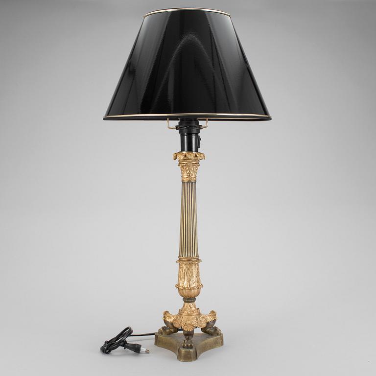 BORDSLAMPA, empirestil, omkring år 1900.