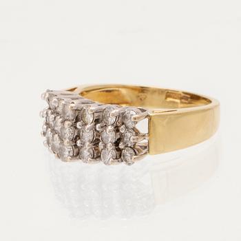 Ring 18K vitt och rött guld med runda briljantslipade diamanter.
