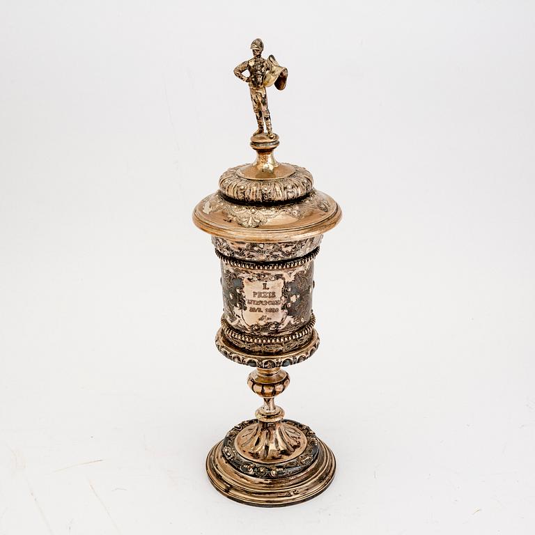 Cup with lid, silver Austria/Hungary 1872-1921, weight 472 grams.