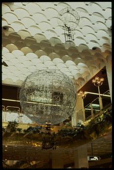 An 1973 glass and metal sculpture in the shape of a hot air balloon by Bertil Vallien produced at Åfors and Boda, Sweden.