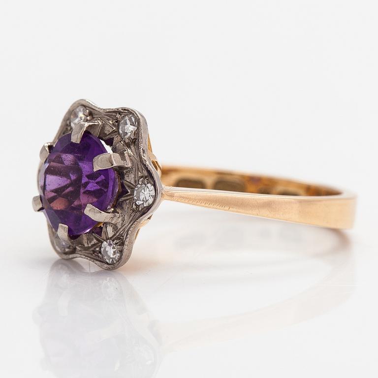 An 18K gold ring with an amethyst and diamonds ca. 0.15 ct in total. H. Lahtinen & Co, Helsinki 1973.