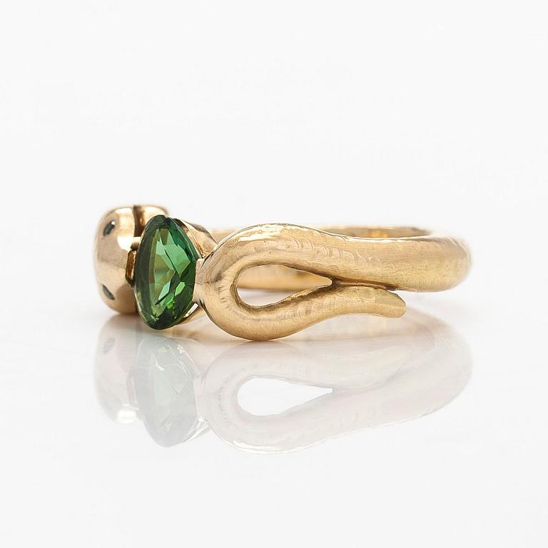 Torbjörn Tillander, an 18K gold serpent ring with heart-shaped green tourmaline and green diamonds, Helsinki 2011.