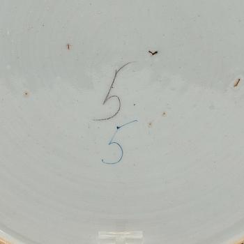 An export porcelain 'Pompadour' armorial plate, Qing Dynasty, circa 1745.