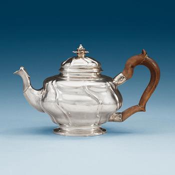 982. A Swedish 18th century silver tea-pot, makers mark of Jonas Berg, Stockholm 1756.