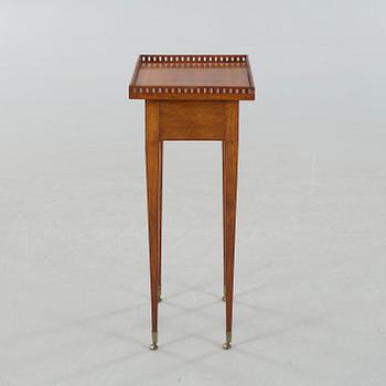 A sewing table, 19th century.