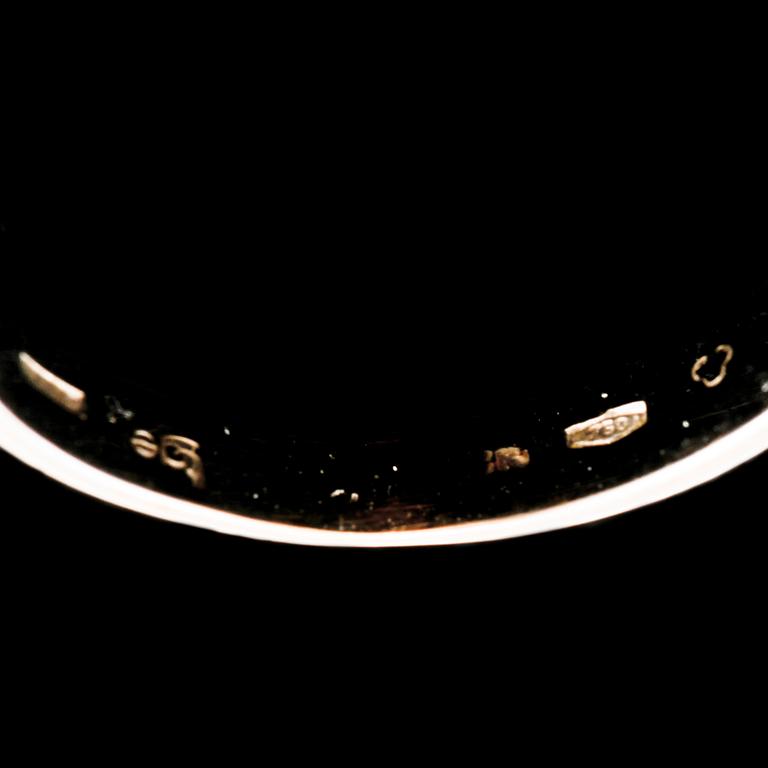 RING, 18K vitguld med 6 briljantslipade diamanter, Alessandria, Italien. Vikt 3,8 g.