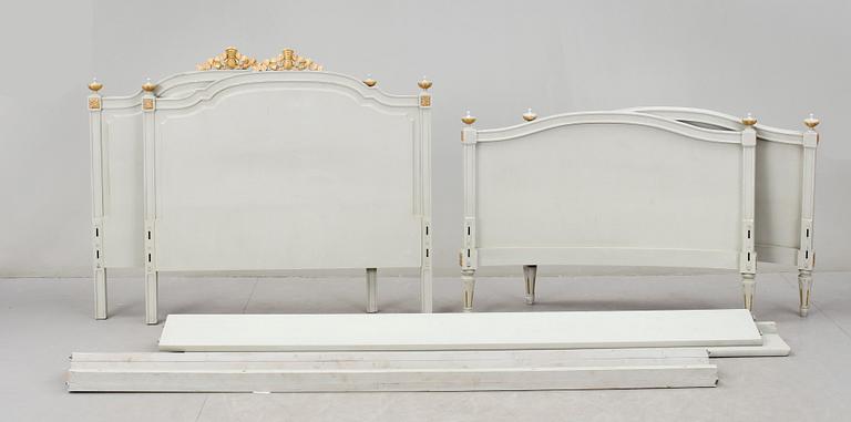 SÄNGAVLAR, ett par, gustaviansk stil,  1900-tal.