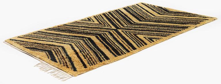 a carpet, "Tigerfällen", knotted pile, 236 x 126 cm, signed AB MMF BN.