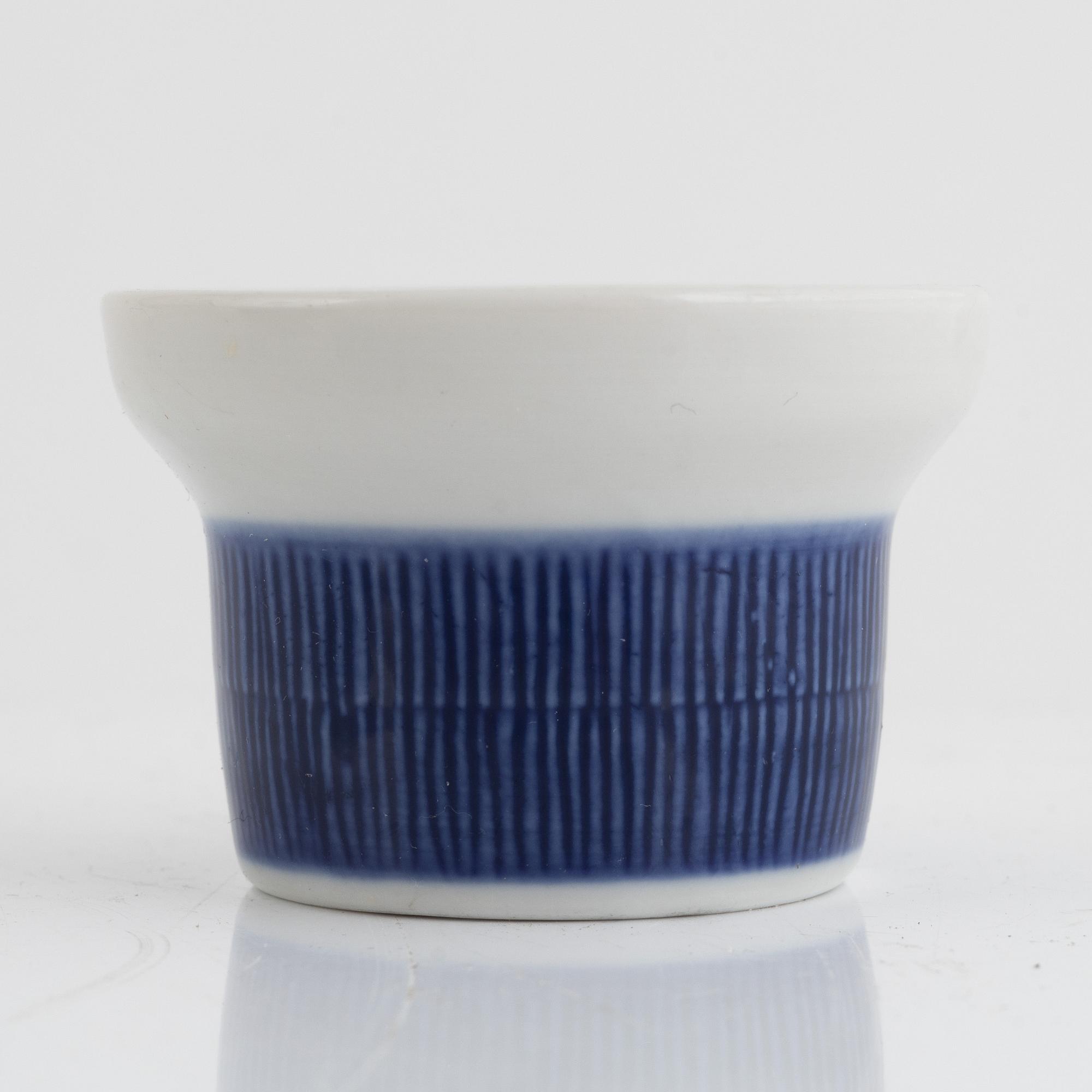 Hertha Bengtson, a 31-piece "Koka blå" dinner service, Rörstrand, Sweden.