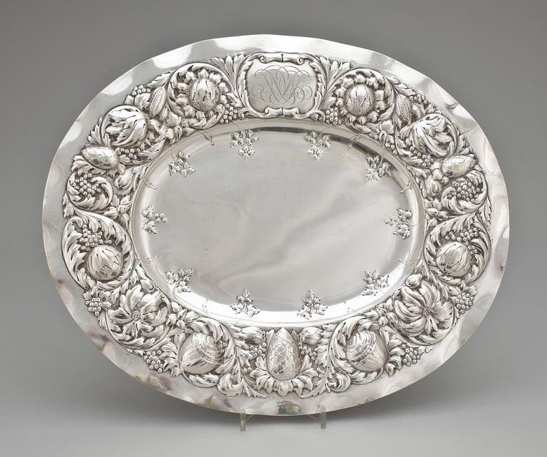 PRESENTERFAT, silver, Jugend, C G Hallberg, Stockholm, 1910. Vikt 558 g.