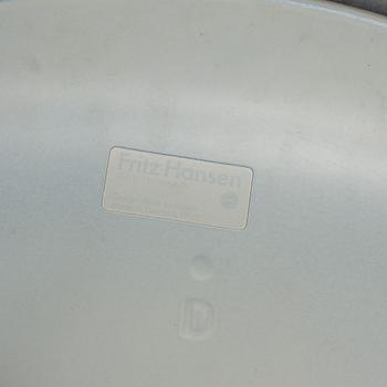 ARNE JACOBSEN, "Sjuan", 4 st, stolar, Fritz Hansen, Danmark 1995.