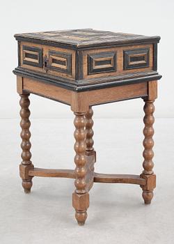 SKRIN på BENSTÄLLNING, barock, 1700-tal.