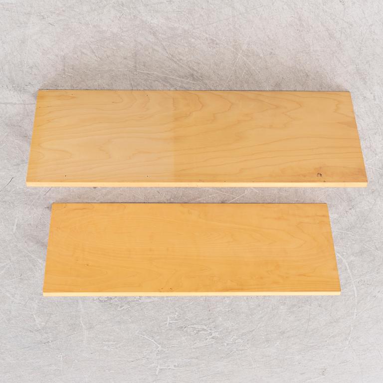 Alvar Aalto, vägghyllor, ett par, 112B, Artek, Finland.