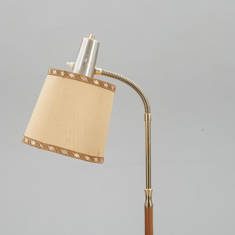 GOLVLAMPA, Armaturhantverk. 1900-talets andra hälft.