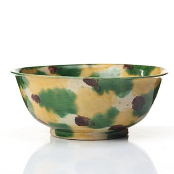 An egg and spinach bowl, Qing dynasty, Kangxi (1662-1722).