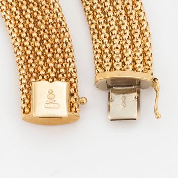 A mesh-link necklace.