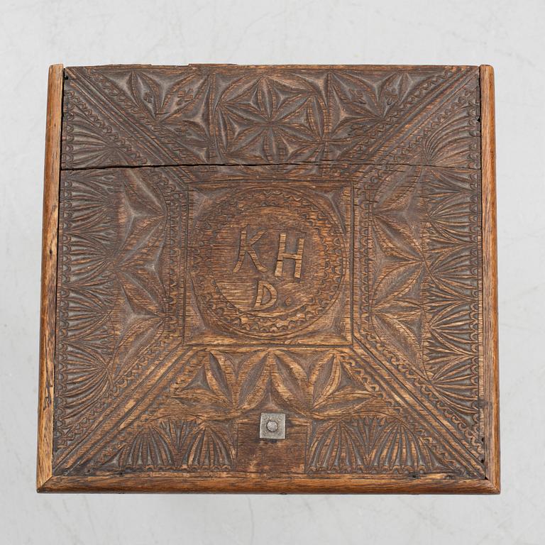 Skrin på benställning, 3 st, barock, 16-/1700-tal.