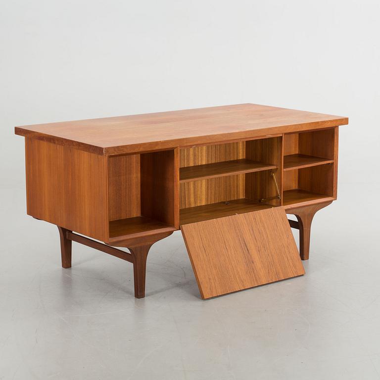 SKRIVBORD, teak, 1950/60-tal.