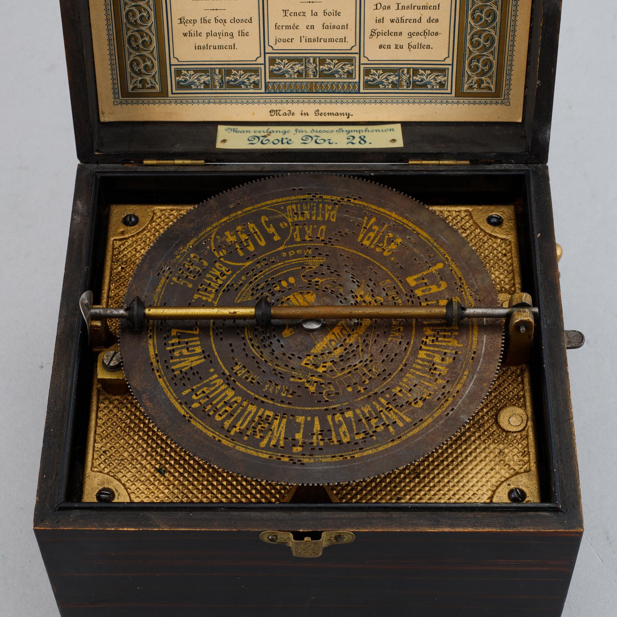 A German music box, Symphonion Simplex. Late 19th century.