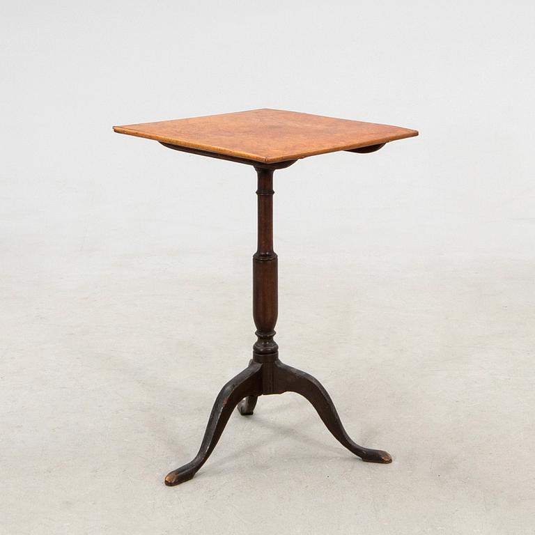 Drop-leaf table, Sweden circa 1800.