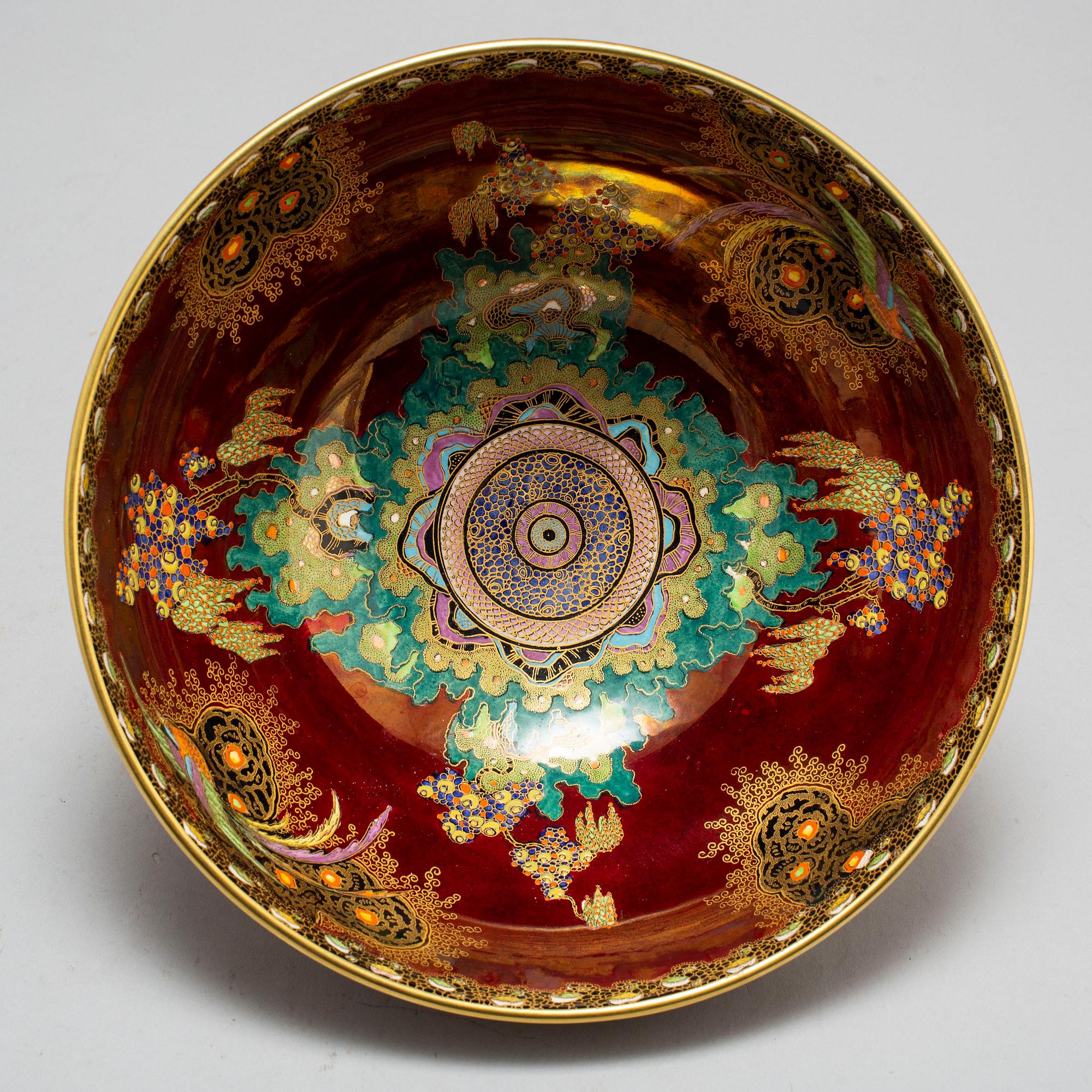 A porcelain bowl by Carlton Ware, England.