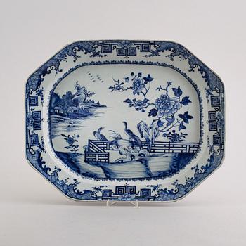 STEKFAT, porslin, Kina, Qianlong 1736-1795.
