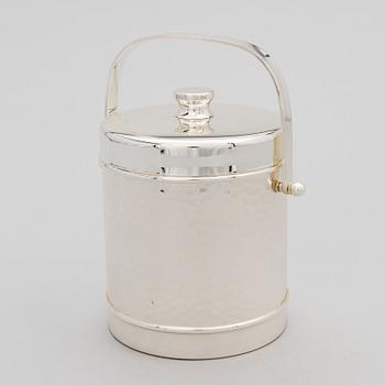 AN ICEBUCKET WITH LID, silverplated brass, Spain late 20th century.