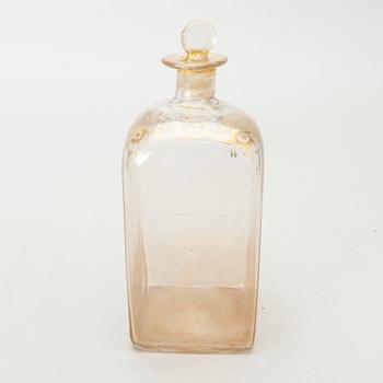 BRÄNNVINSSCHATULL med 4 flaskor, 1800-tal.