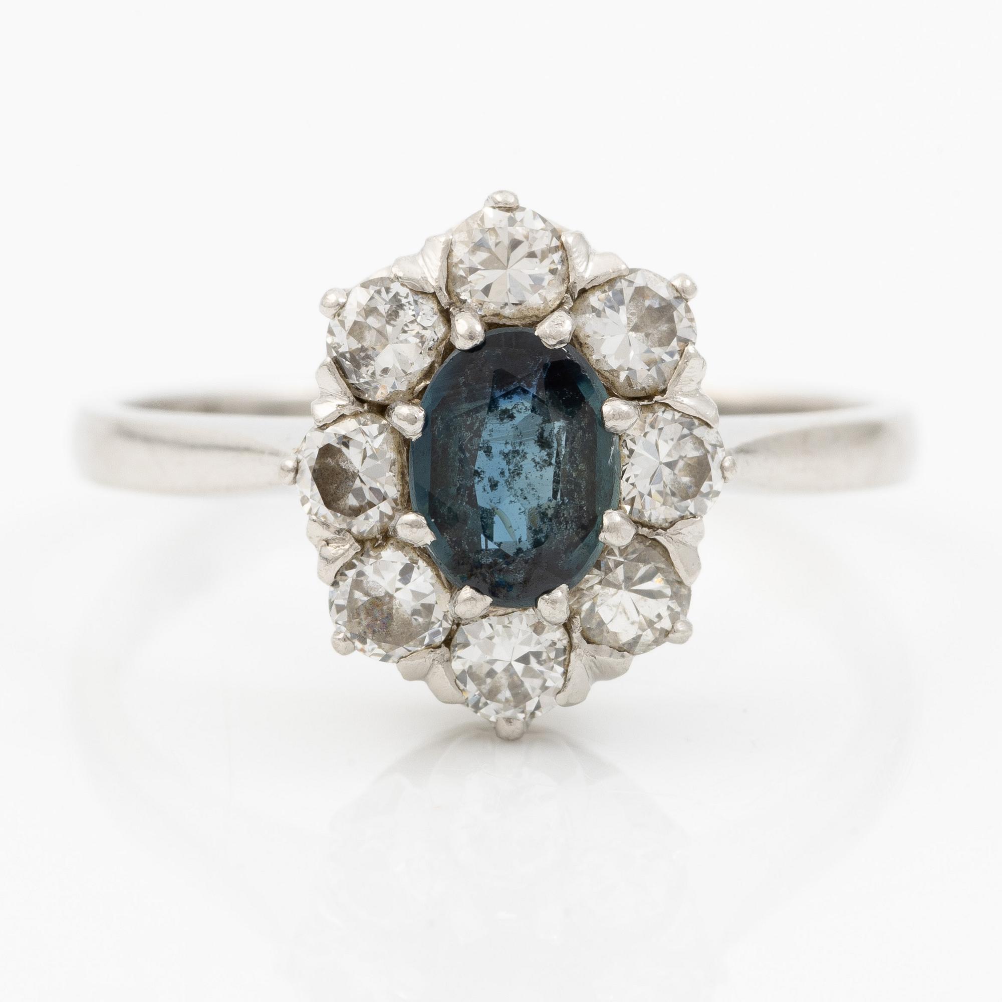 Ring, carmosé, platina med safir och briljantslipade diamanter.